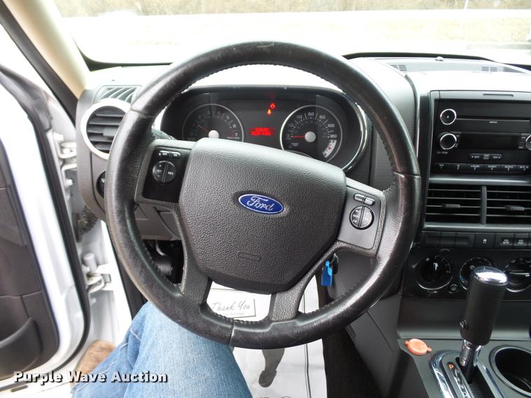 image for item L4511 2010 Ford Explorer SUV