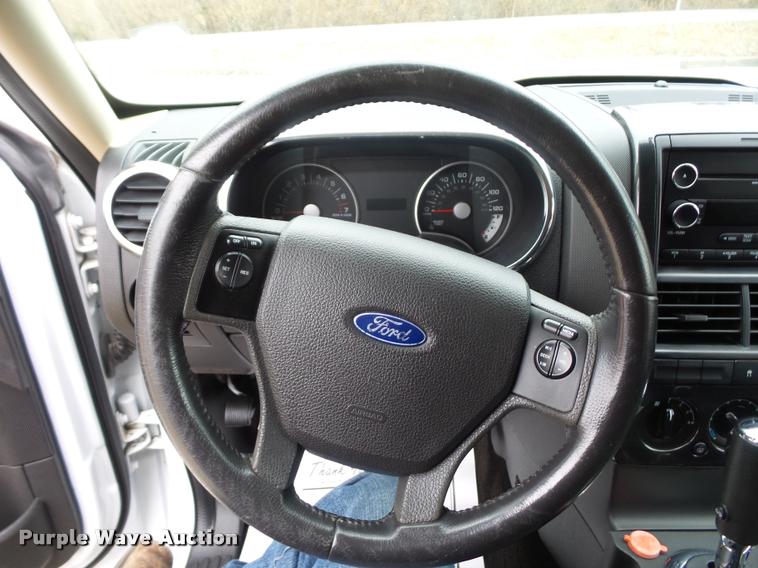 image for item L4511 2010 Ford Explorer SUV