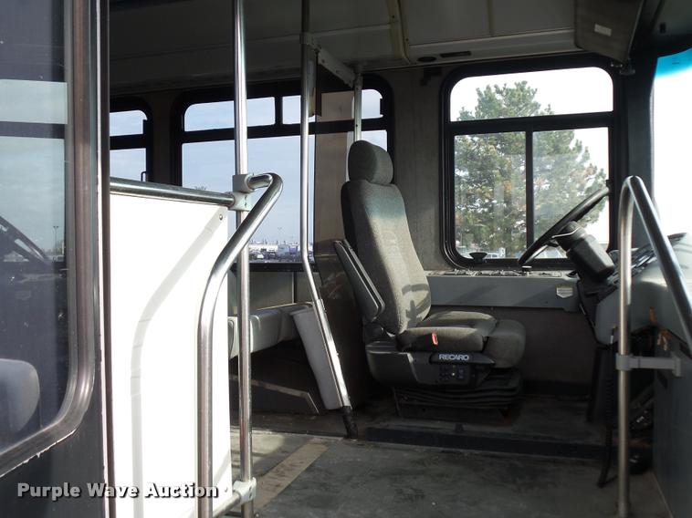 image for item L4669 2006 Blue Bird school bus