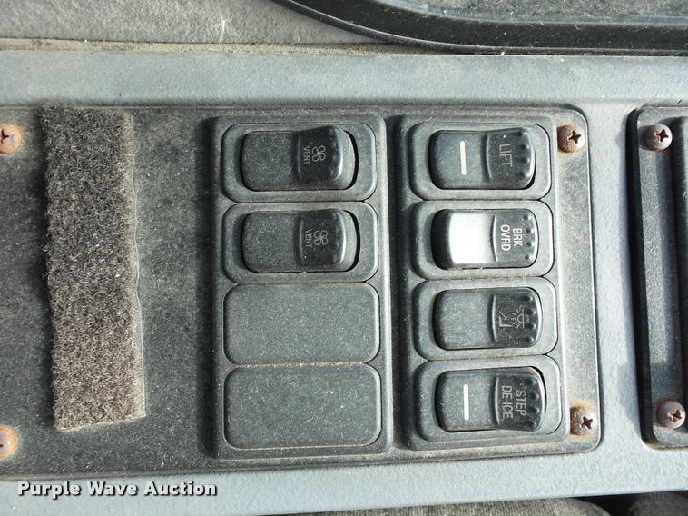 image for item L4669 2006 Blue Bird school bus