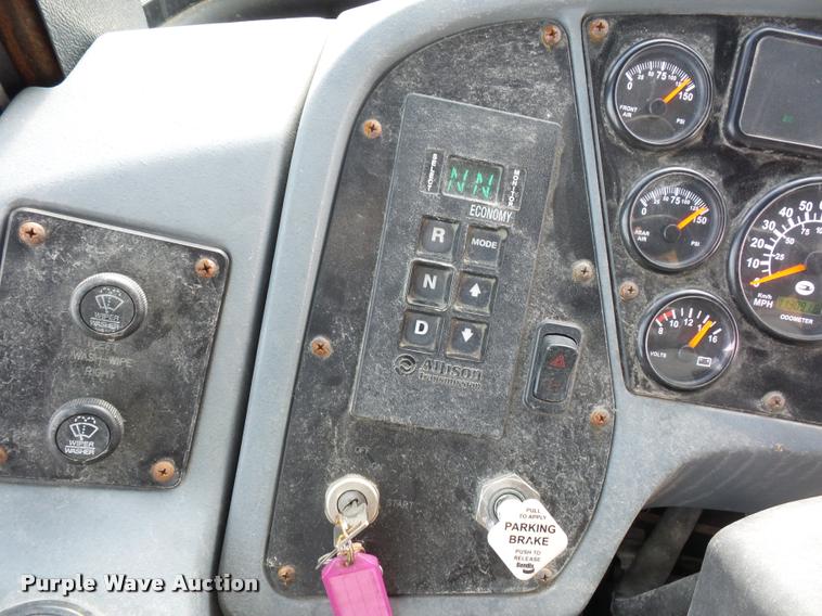 image for item L4669 2006 Blue Bird school bus