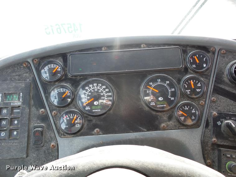 image for item L4669 2006 Blue Bird school bus