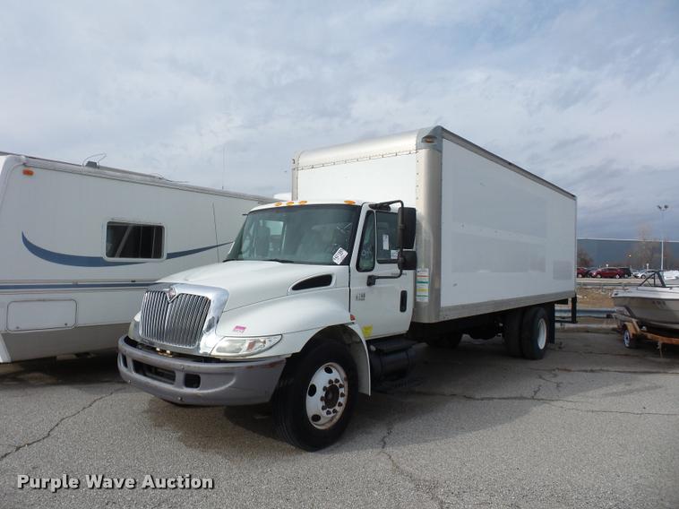 image for item L4671 2007 International 4200 box truck