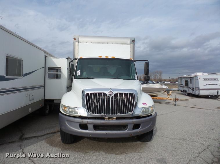 image for item L4671 2007 International 4200 box truck