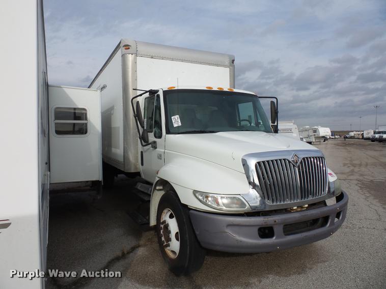 image for item L4671 2007 International 4200 box truck