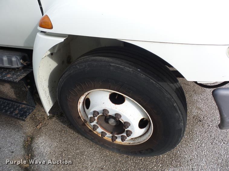 image for item L4671 2007 International 4200 box truck