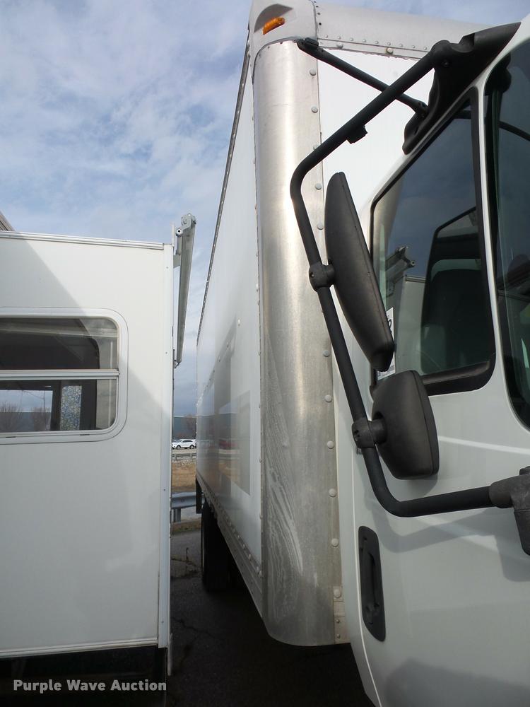 image for item L4671 2007 International 4200 box truck