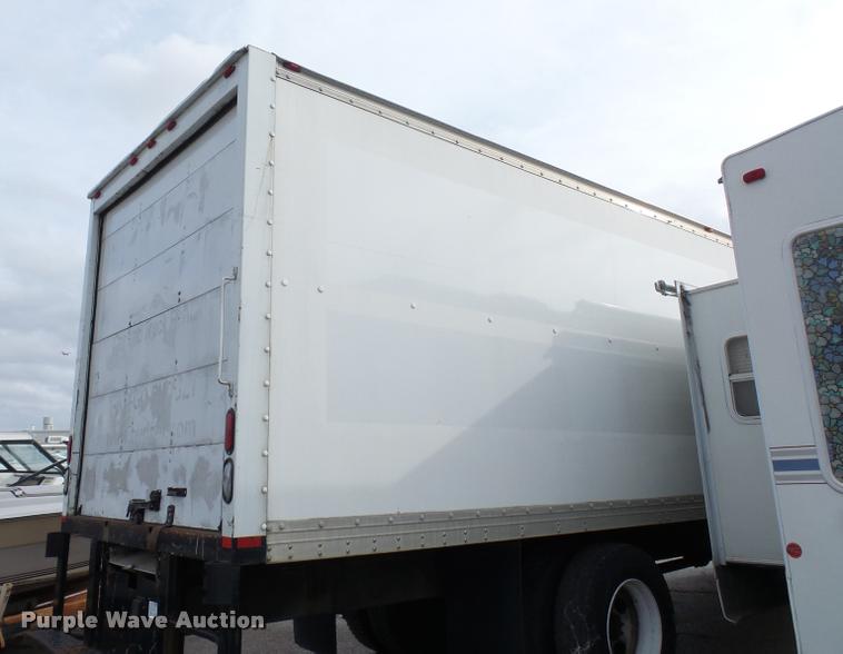 image for item L4671 2007 International 4200 box truck