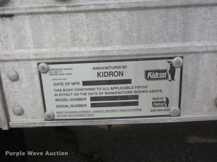 image for item L4671 2007 International 4200 box truck