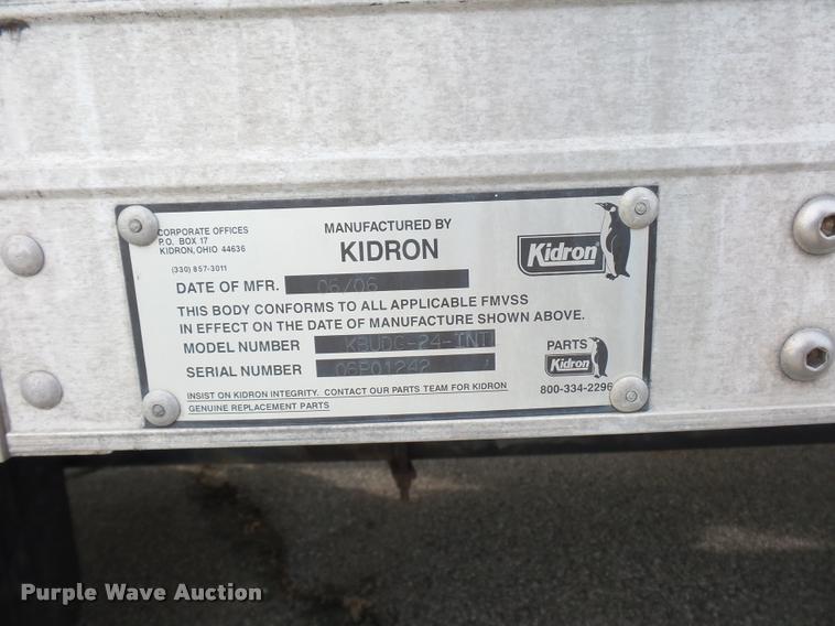 image for item L4671 2007 International 4200 box truck