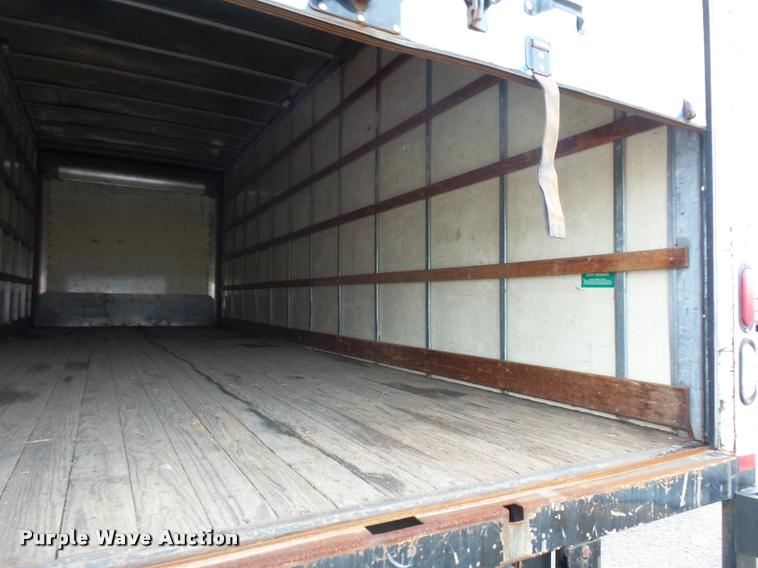 image for item L4671 2007 International 4200 box truck