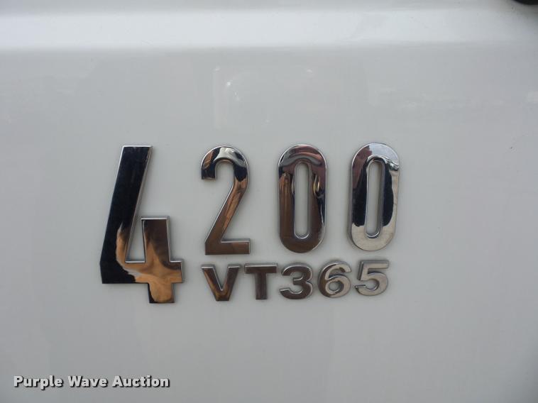 image for item L4671 2007 International 4200 box truck