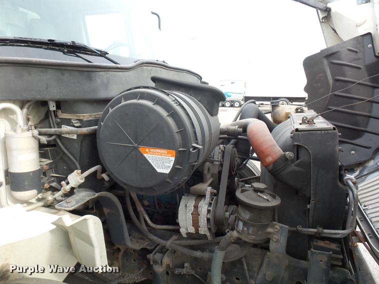 image for item L4671 2007 International 4200 box truck