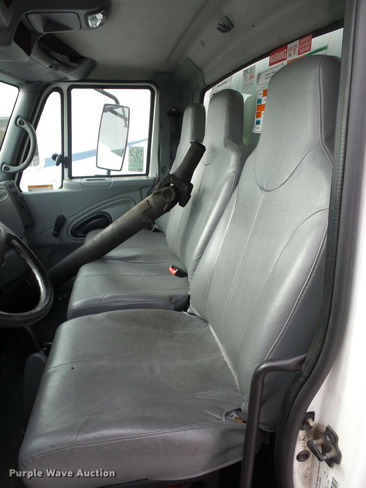 image for item L4671 2007 International 4200 box truck