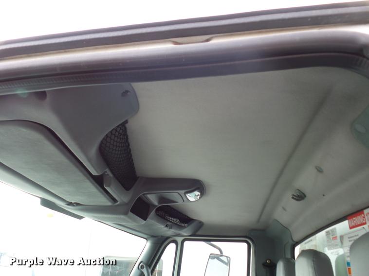 image for item L4671 2007 International 4200 box truck