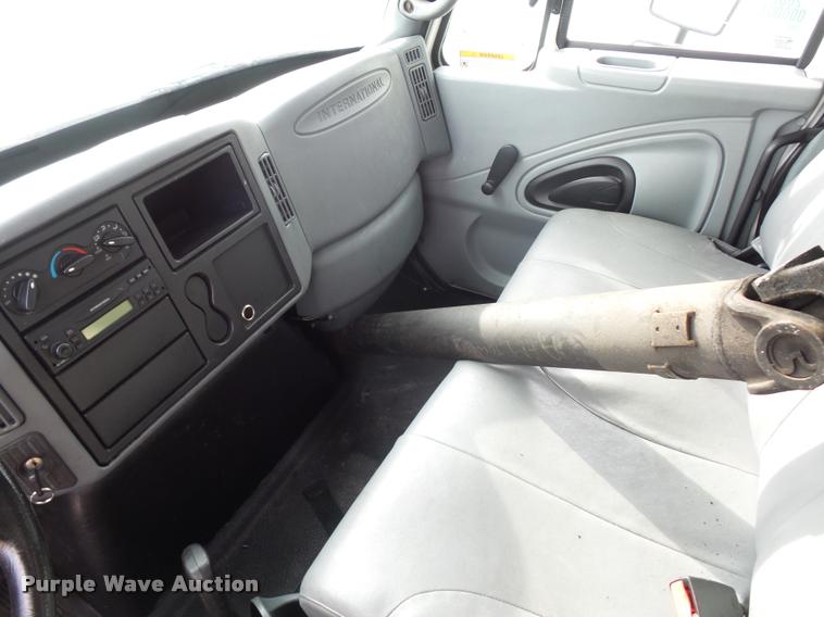 image for item L4671 2007 International 4200 box truck