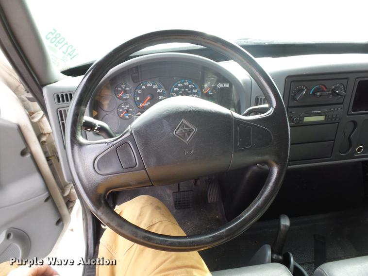 image for item L4671 2007 International 4200 box truck