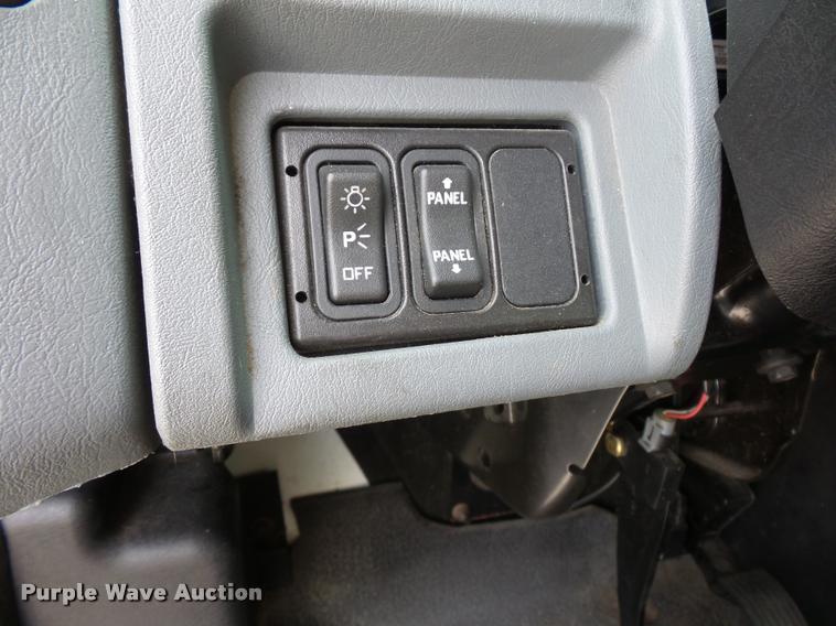 image for item L4671 2007 International 4200 box truck