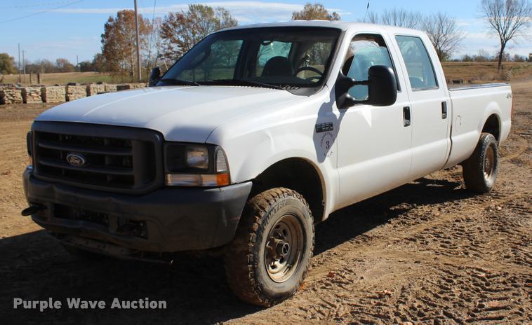 image for item L4922 2004 Ford F250 Super Duty Crew Cab pickup truck
