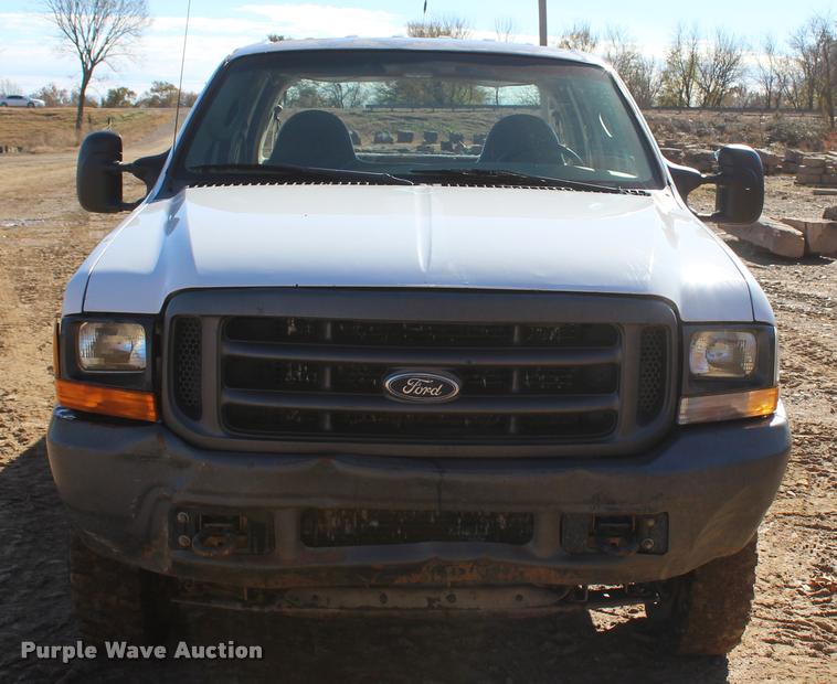 image for item L4922 2004 Ford F250 Super Duty Crew Cab pickup truck