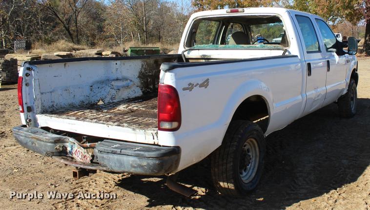 image for item L4922 2004 Ford F250 Super Duty Crew Cab pickup truck