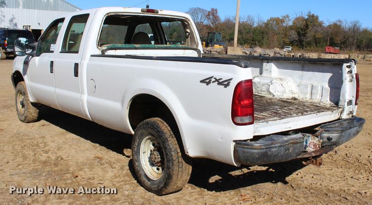 image for item L4922 2004 Ford F250 Super Duty Crew Cab pickup truck