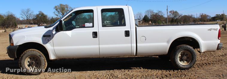 image for item L4922 2004 Ford F250 Super Duty Crew Cab pickup truck