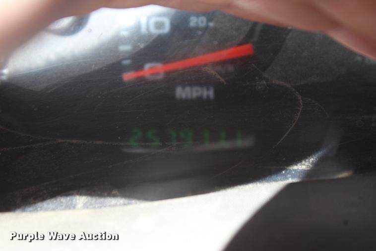 image for item L4922 2004 Ford F250 Super Duty Crew Cab pickup truck