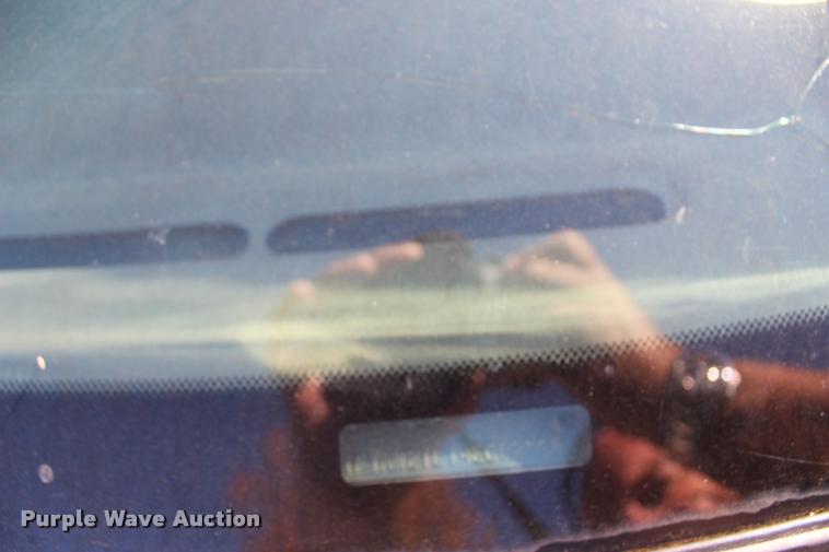 image for item L4922 2004 Ford F250 Super Duty Crew Cab pickup truck