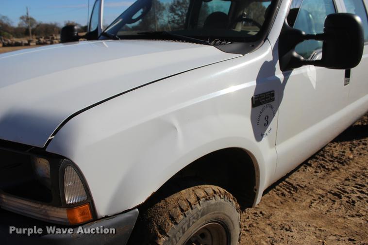 image for item L4922 2004 Ford F250 Super Duty Crew Cab pickup truck
