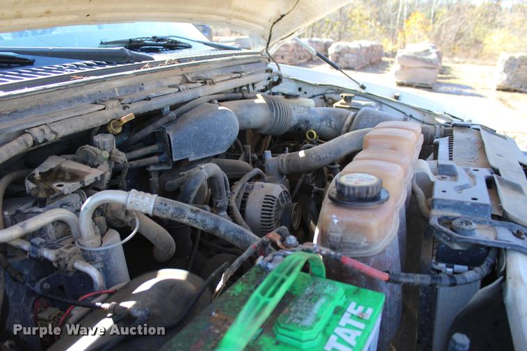 image for item L4922 2004 Ford F250 Super Duty Crew Cab pickup truck