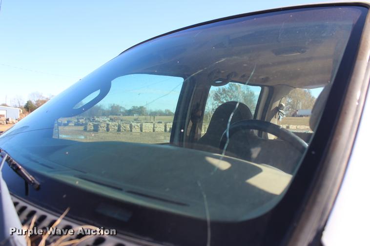 image for item L4922 2004 Ford F250 Super Duty Crew Cab pickup truck