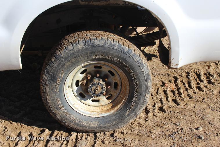 image for item L4922 2004 Ford F250 Super Duty Crew Cab pickup truck