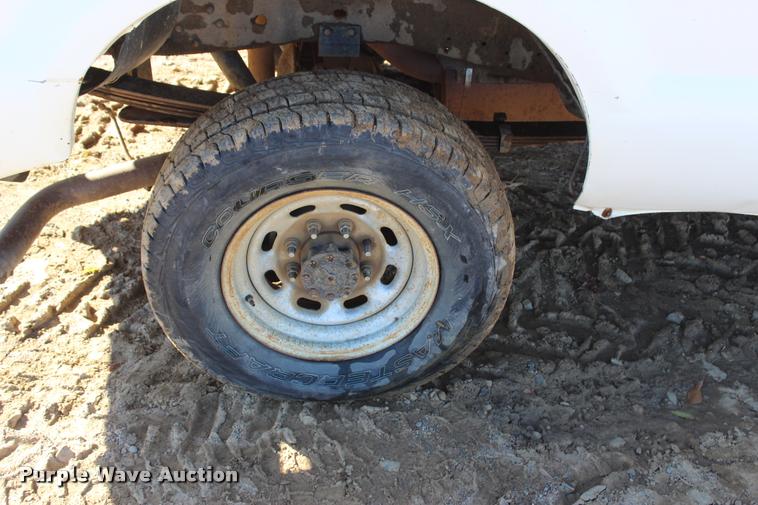 image for item L4922 2004 Ford F250 Super Duty Crew Cab pickup truck