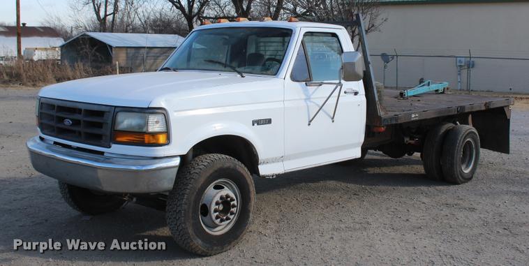 image for item L4950 1993 Ford F450 Super Duty flatbed pickup truck
