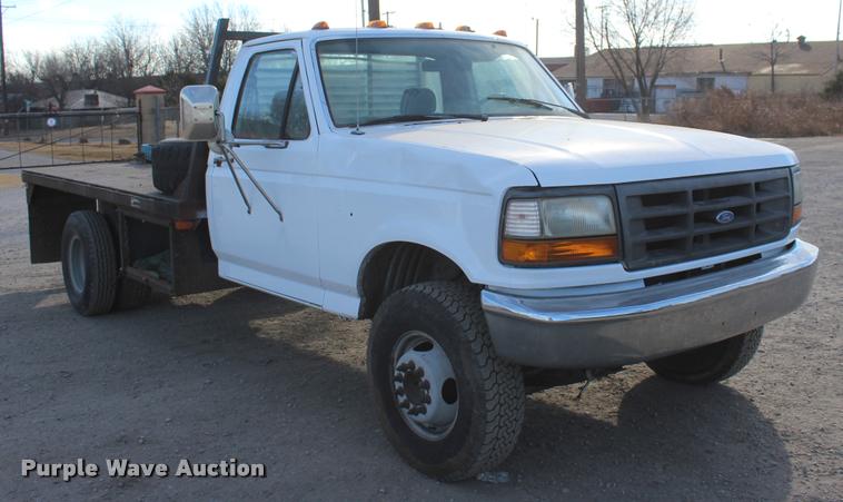 image for item L4950 1993 Ford F450 Super Duty flatbed pickup truck