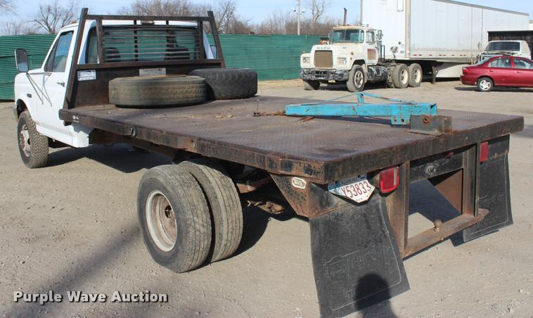 image for item L4950 1993 Ford F450 Super Duty flatbed pickup truck