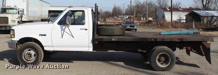 image for item L4950 1993 Ford F450 Super Duty flatbed pickup truck