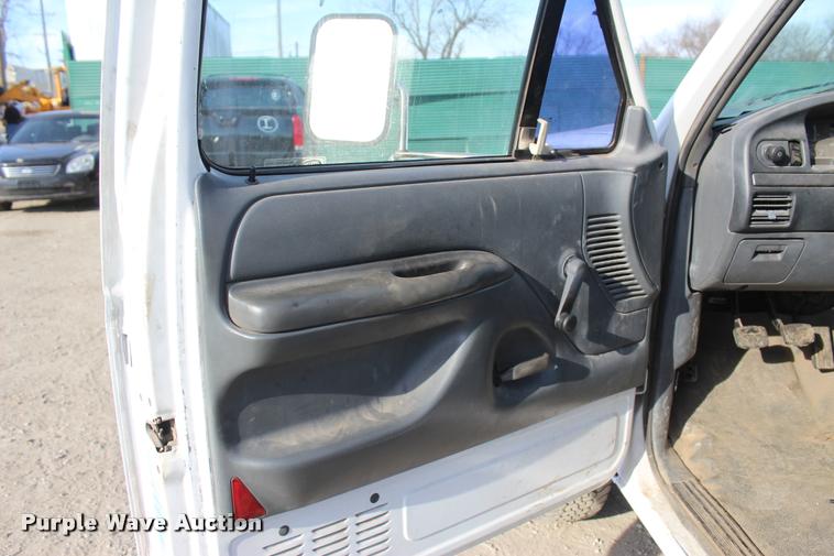 image for item L4950 1993 Ford F450 Super Duty flatbed pickup truck