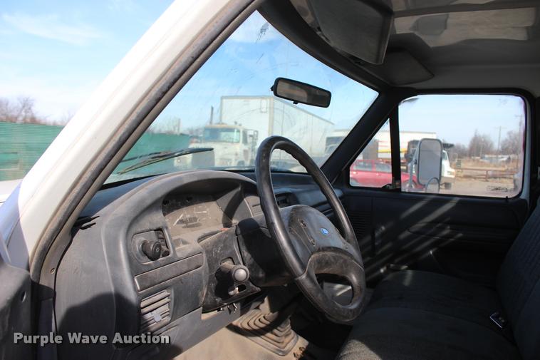 image for item L4950 1993 Ford F450 Super Duty flatbed pickup truck