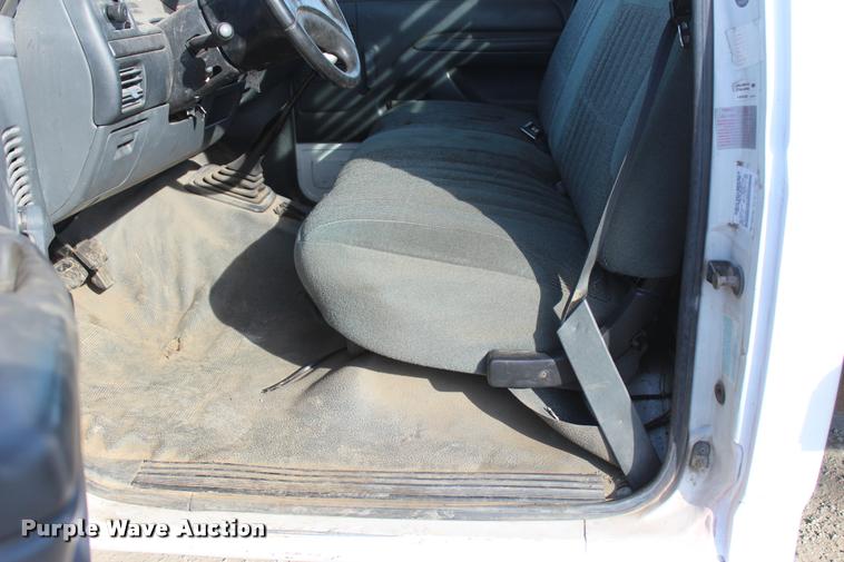 image for item L4950 1993 Ford F450 Super Duty flatbed pickup truck