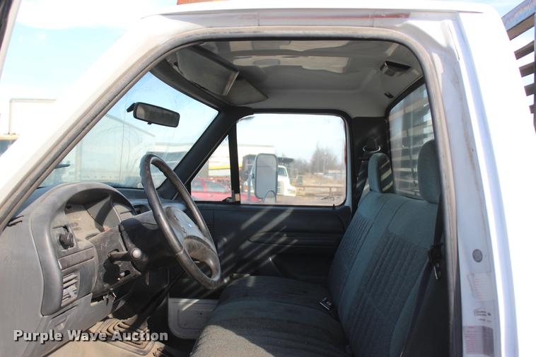 image for item L4950 1993 Ford F450 Super Duty flatbed pickup truck