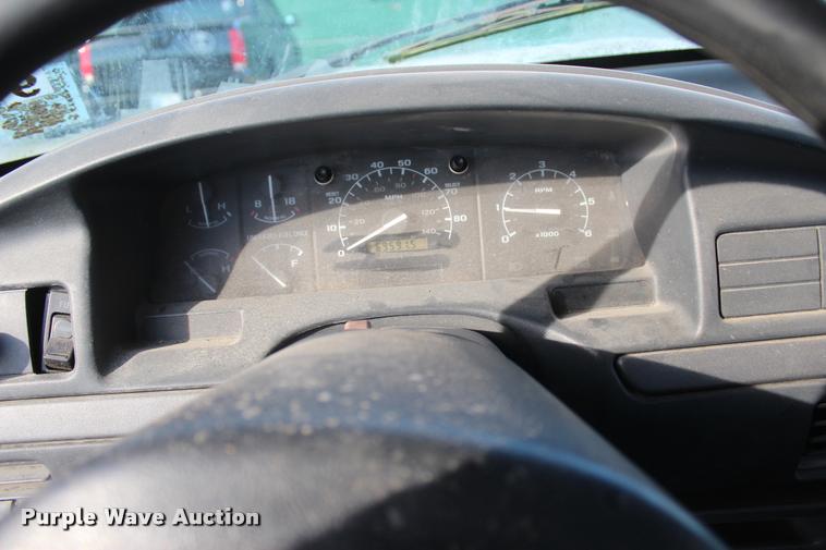 image for item L4950 1993 Ford F450 Super Duty flatbed pickup truck