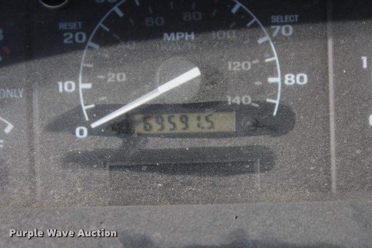 image for item L4950 1993 Ford F450 Super Duty flatbed pickup truck