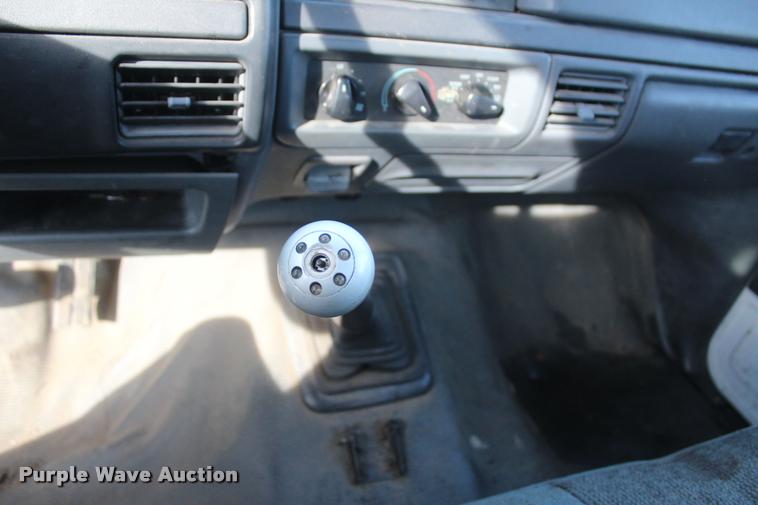 image for item L4950 1993 Ford F450 Super Duty flatbed pickup truck