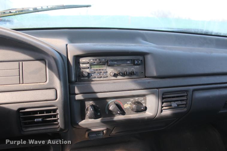 image for item L4950 1993 Ford F450 Super Duty flatbed pickup truck