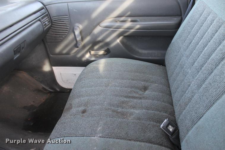 image for item L4950 1993 Ford F450 Super Duty flatbed pickup truck