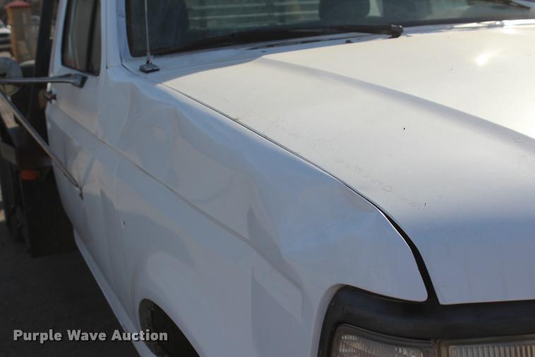 image for item L4950 1993 Ford F450 Super Duty flatbed pickup truck