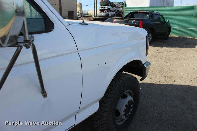 image for item L4950 1993 Ford F450 Super Duty flatbed pickup truck