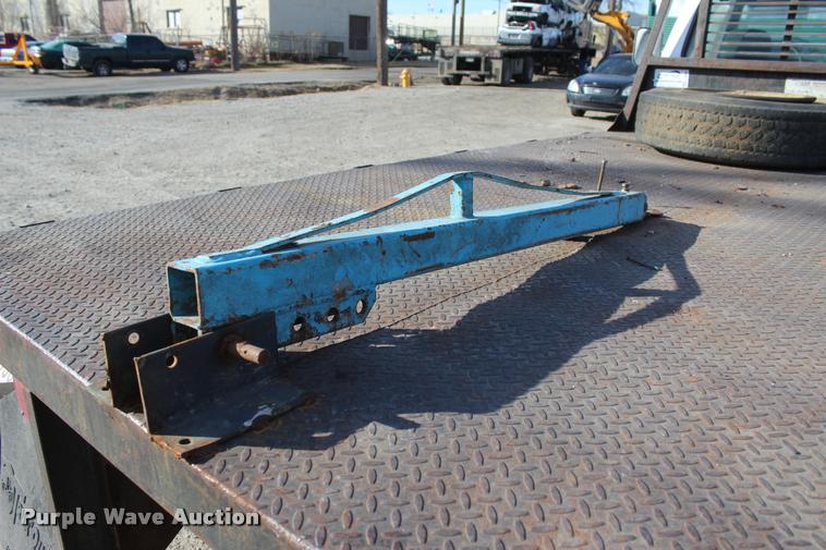 image for item L4950 1993 Ford F450 Super Duty flatbed pickup truck